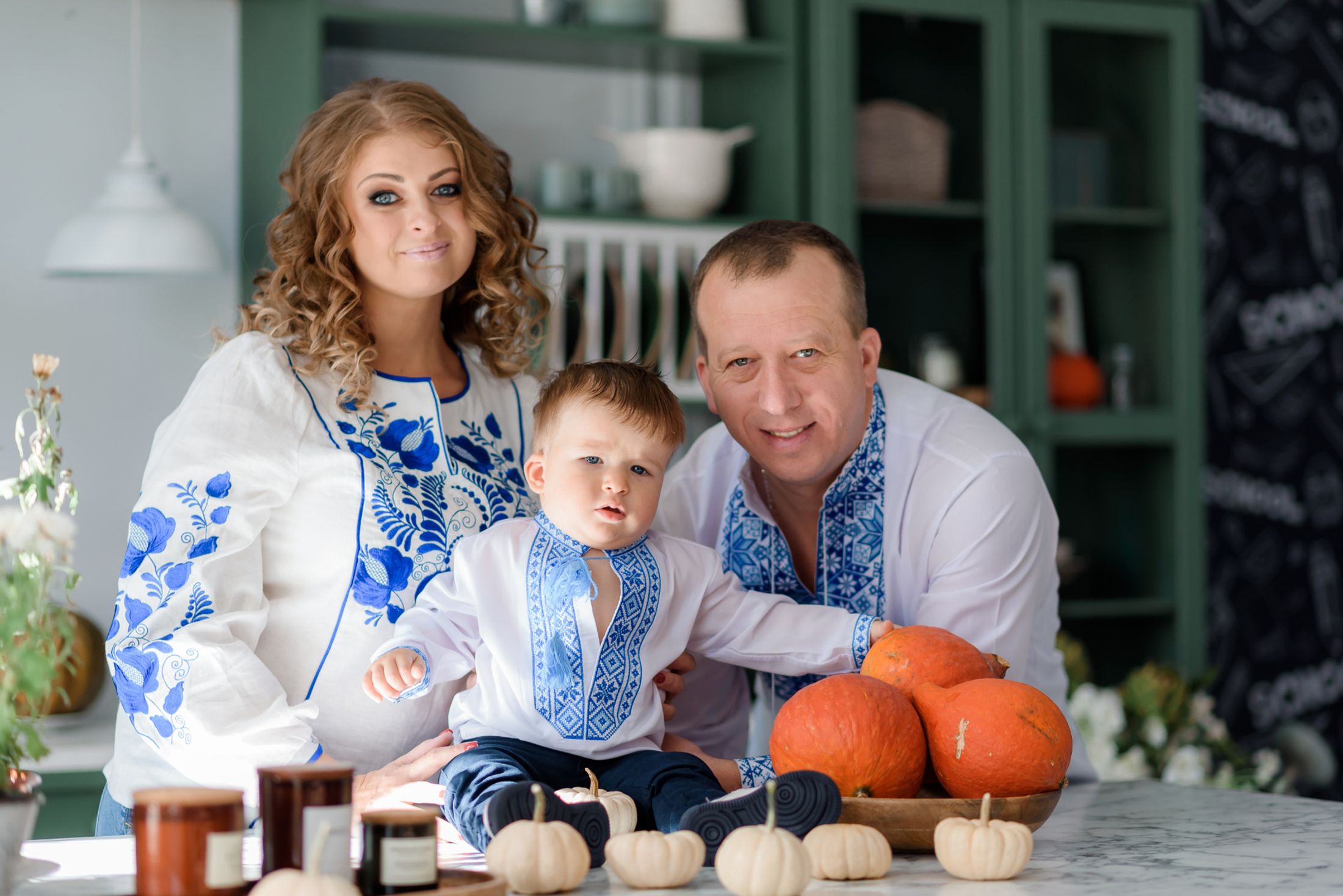 Каріна з родиною