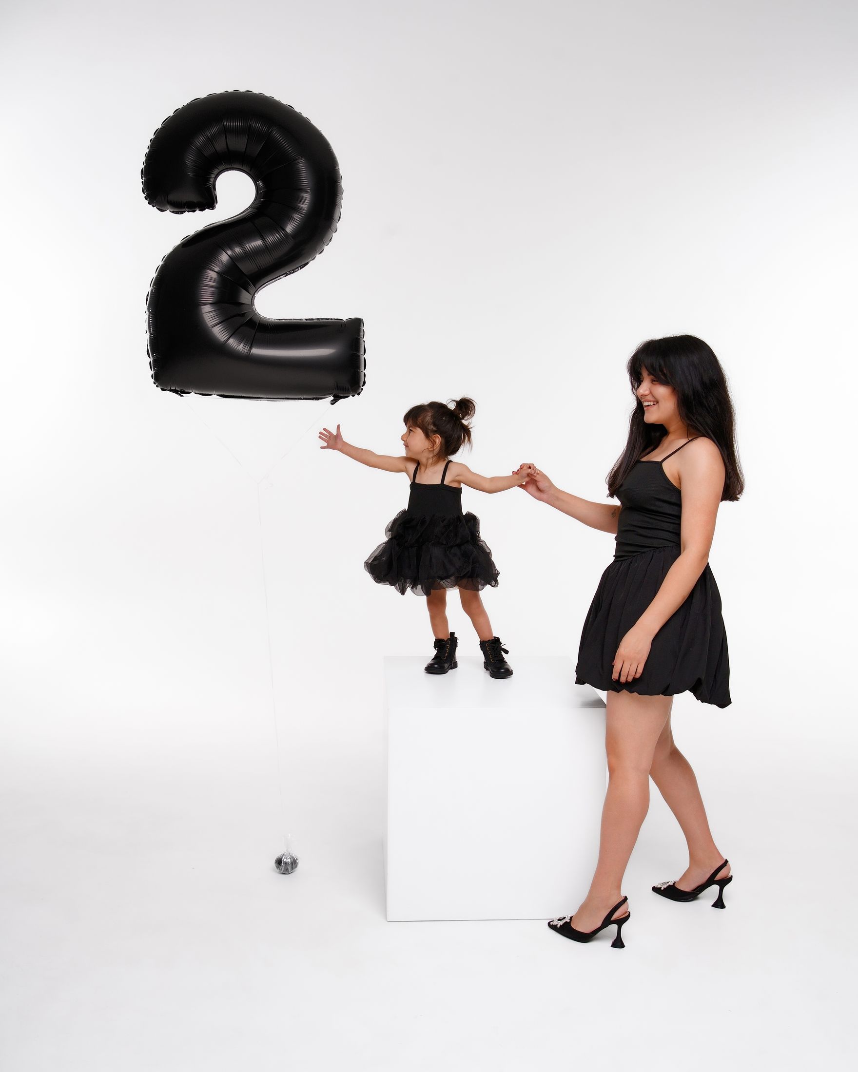 Сімейна фотосесія в студії Happy Birthday